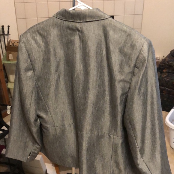 Jones studio blazer 18W drycleaned excellant condition - Picture 2 of 3
